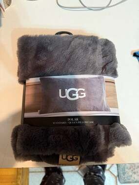 UGG Polar Faux Fur Standard / Queen Pillowcase in Charcoal Grey